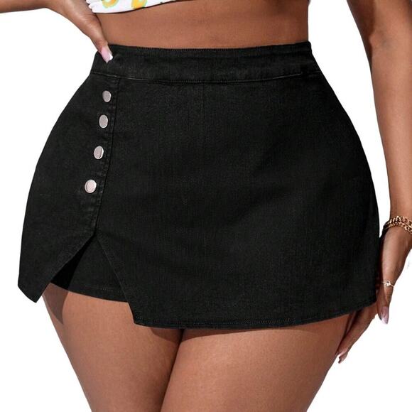 High Waisted Stretchy Plus Denim Skort in Black, Size 4XL​​ - Picture 1 of 2